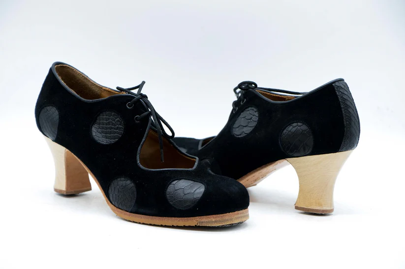 2barcelona.n 39.antenegroconlunaresencoconegro.taconsemicarretebarnizado 4