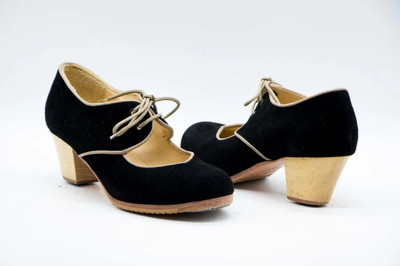 2tientos.n 33.antenegroyribeteenpielbeige.taconcubanobarnizado 2 8274232b 0997 40d1 Ac51 2e4556012e21