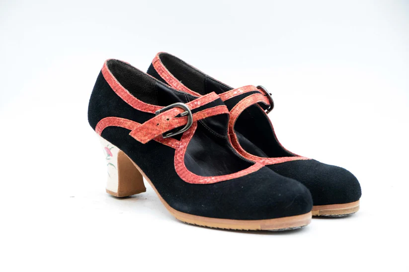 Cana.n 36 5.antenegroconserpienteroja.taconsemicarreteflorbarnizado